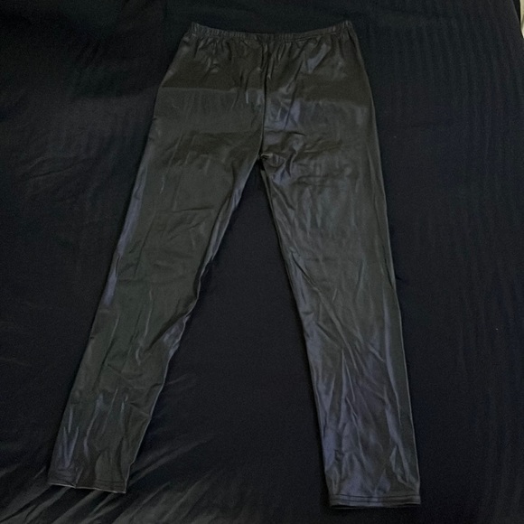 black pants - Picture 1 of 3